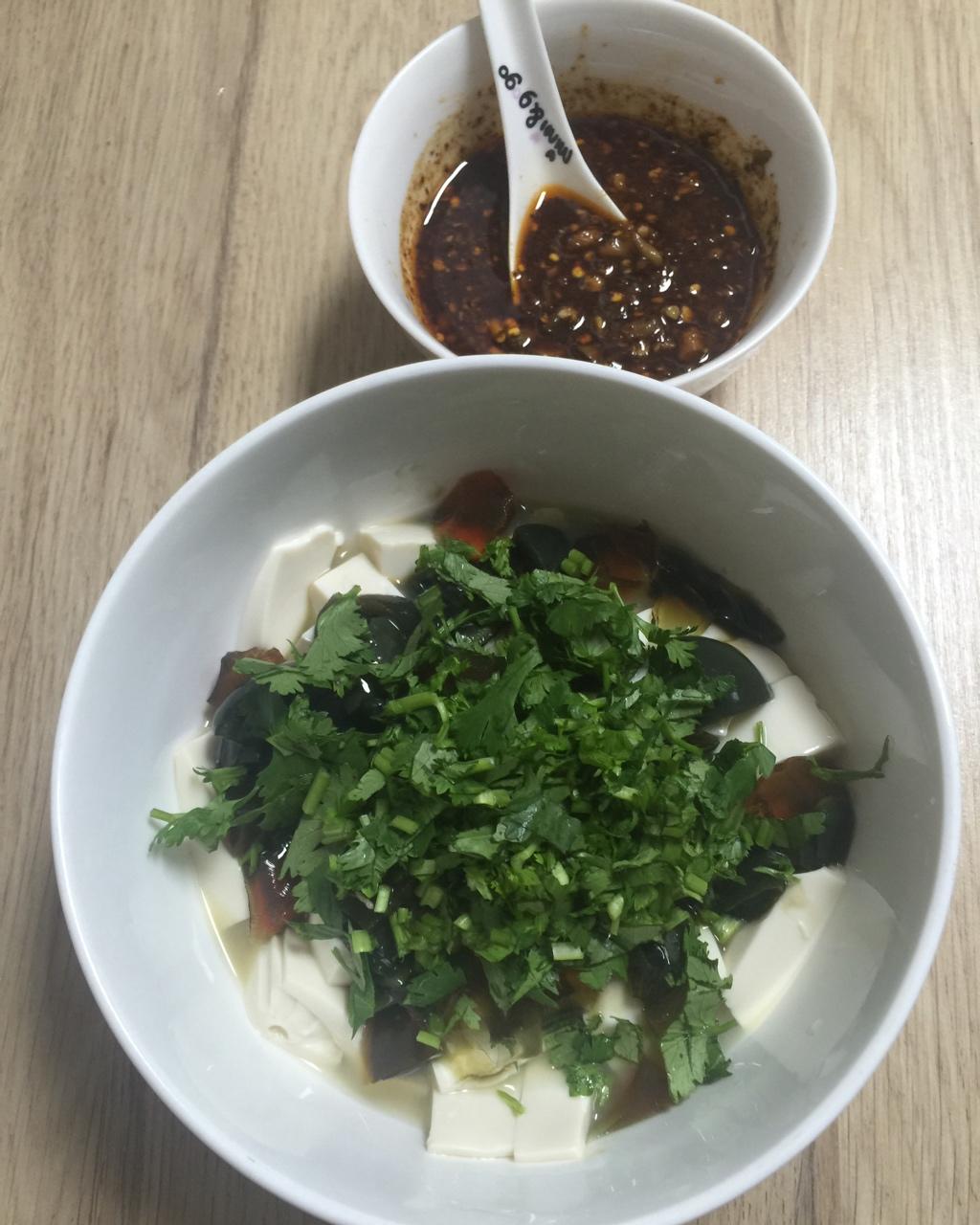 皮蛋拌豆腐