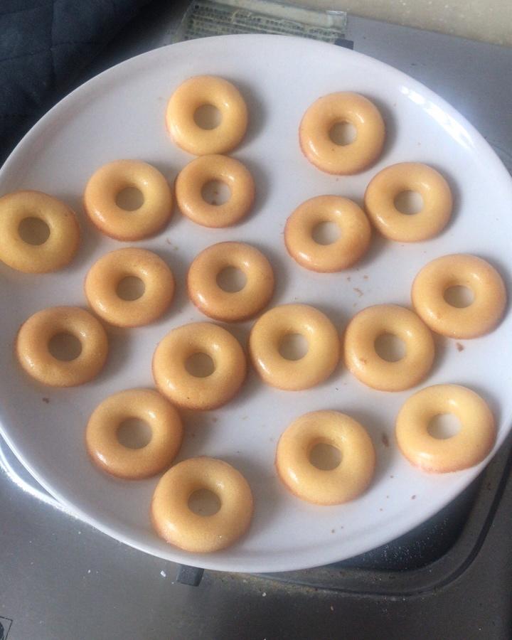 迷你甜甜圈蛋糕