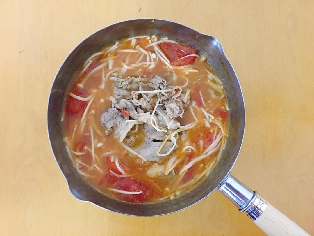 金针菇肥牛番茄锅