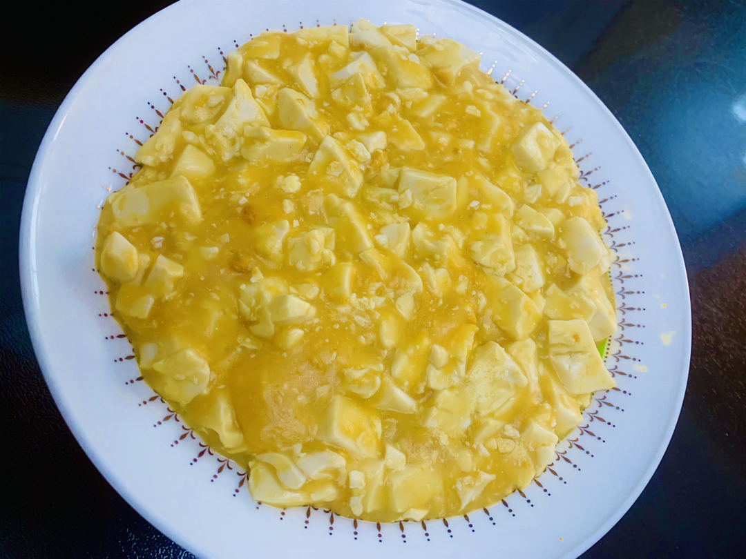 咸蛋黄烧豆腐——懒人必备快手菜，平民版蟹粉豆腐