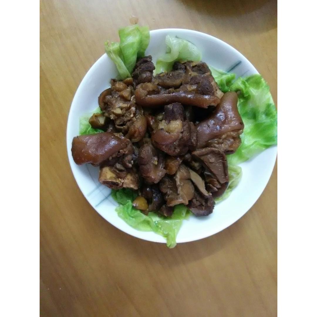 美味的家常菜：红烧猪蹄