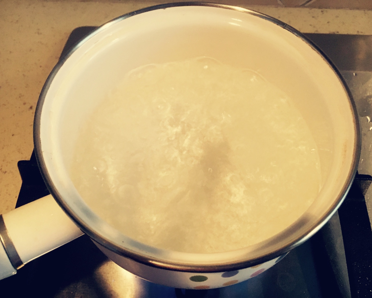 丝滑红豆奶茶的做法 步骤1