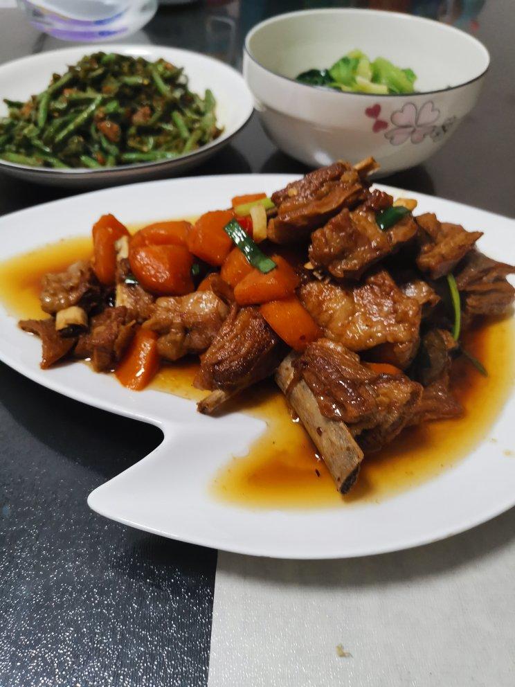 酥而不腻的红烧羊排