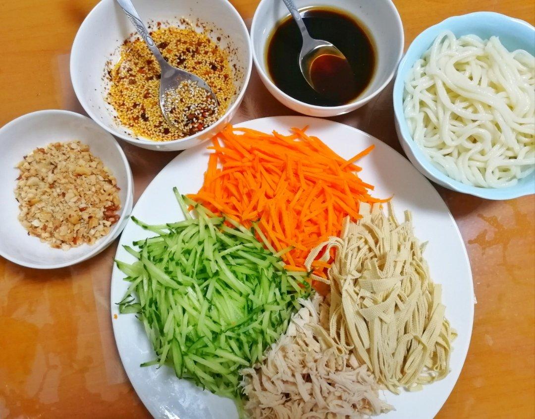 【椒麻鸡丝凉面】