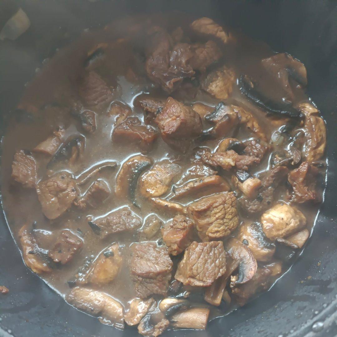 🤤香味浓郁：蒜香口蘑牛肉粒