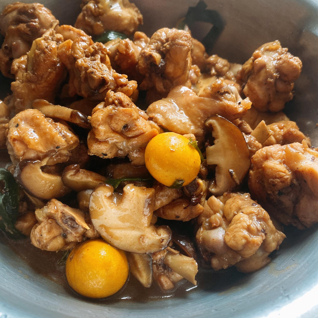 香菇炖鸡肉