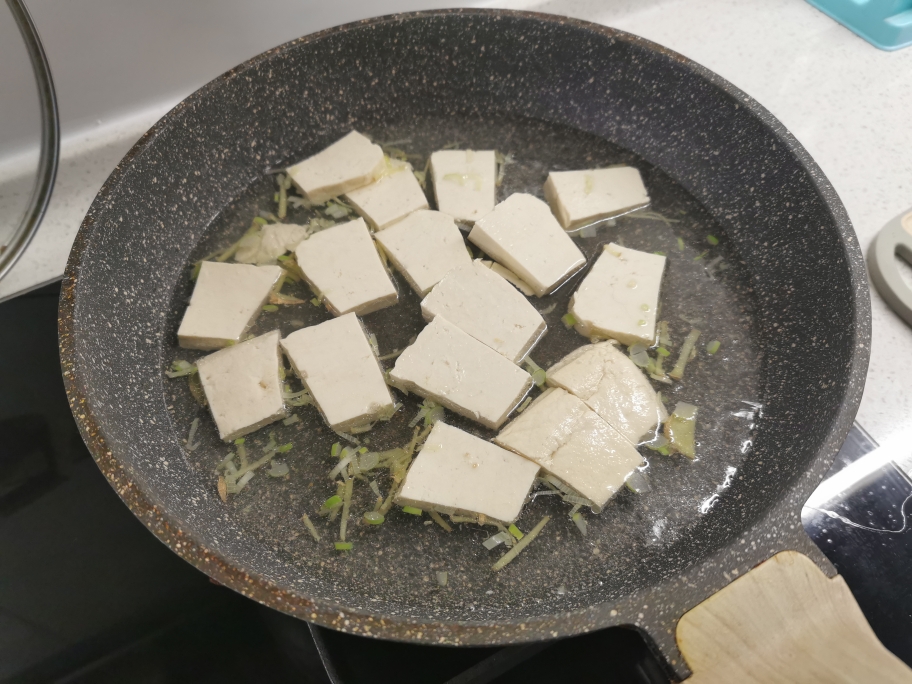 鸡蛋炖豆腐的做法 步骤2