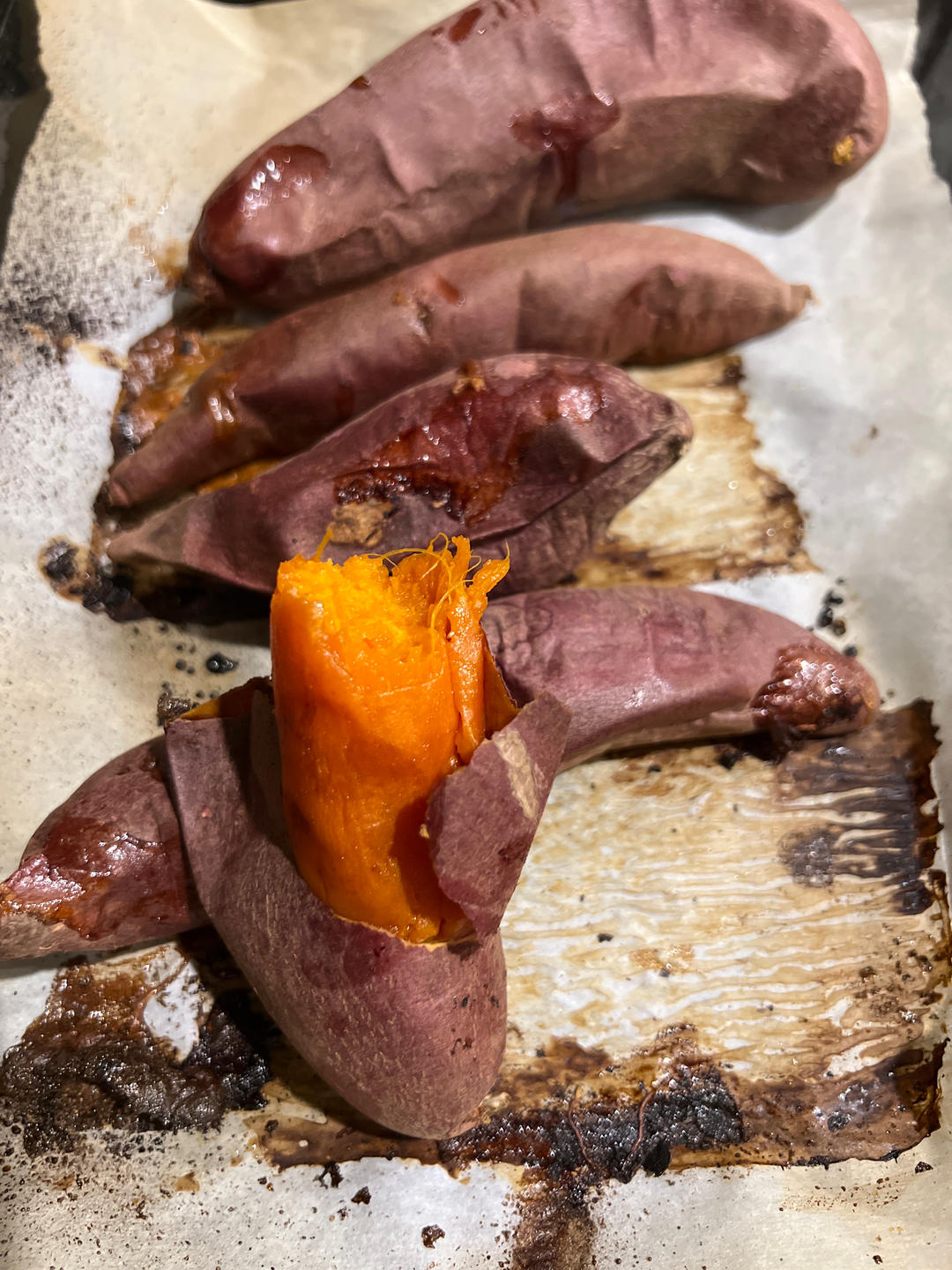 【糯唧唧的烤红薯】糖油四溢皮肉分离外糯里嫩吸溜着吃！