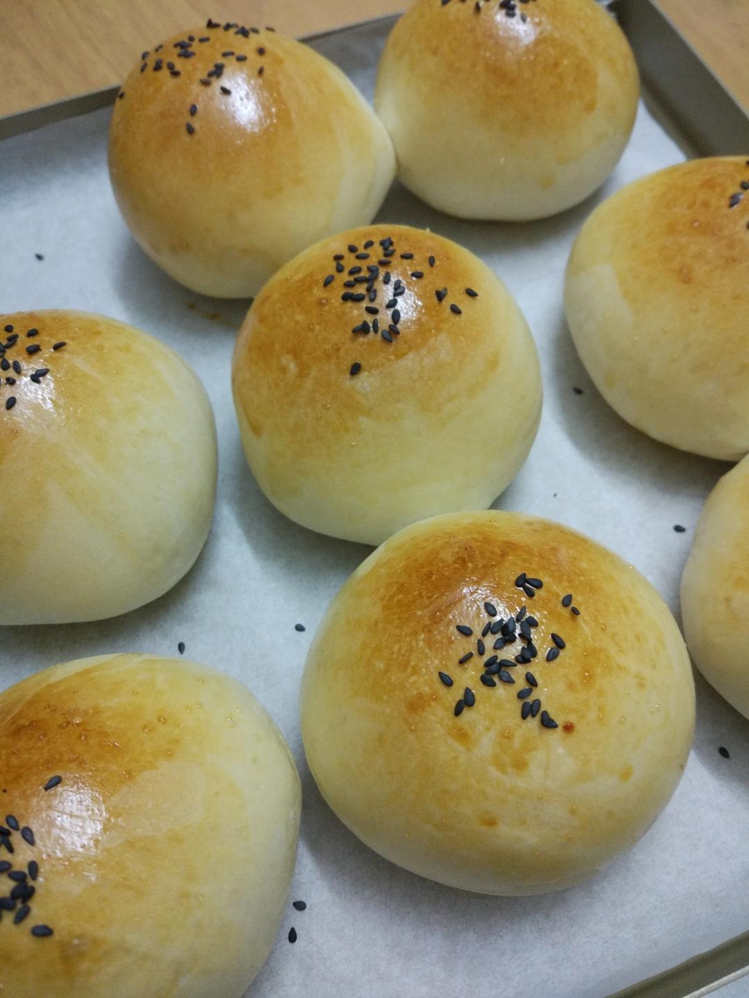 面包口感烤包子～快速发面黑胡椒香肠土豆泥馅