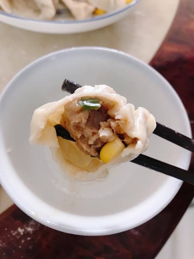猪肉香菇玉米马蹄水饺的做法