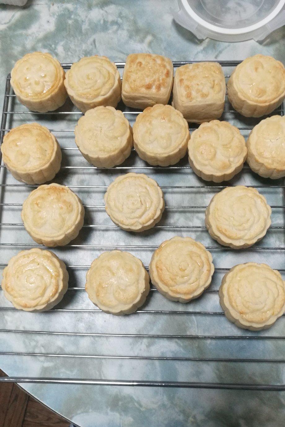 超详细图解版--流心奶黄月饼