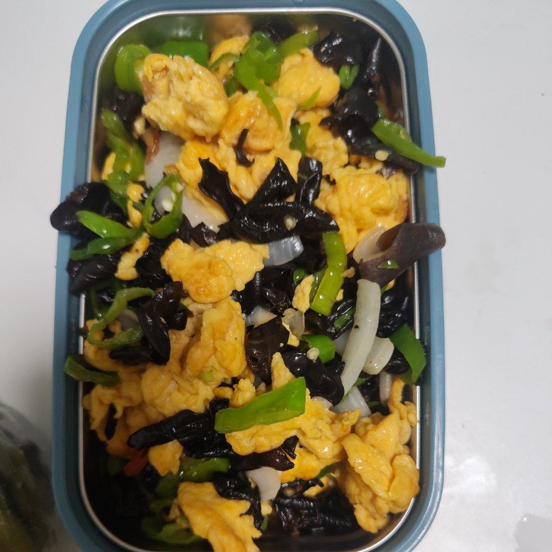 黑木耳青椒炒鸡蛋（营养又下饭）