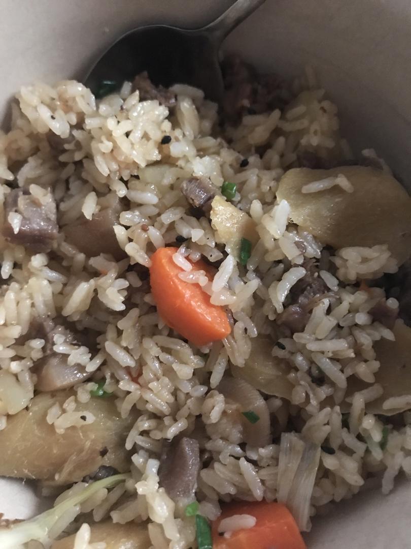 喷香羊肉焖饭
