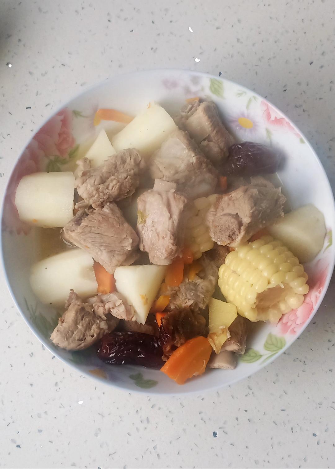 连吃三碗的玉米山药排骨汤