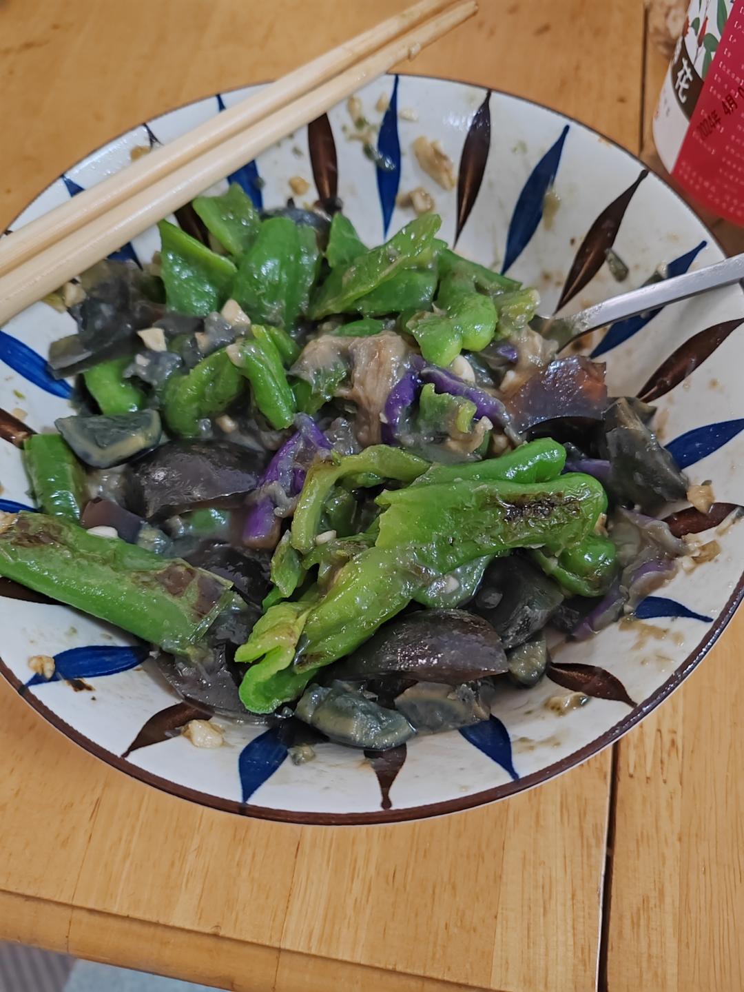 擂辣椒茄子皮蛋，开胃解腻