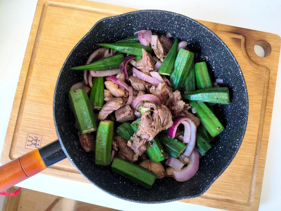 秋葵炒牛肉粒
