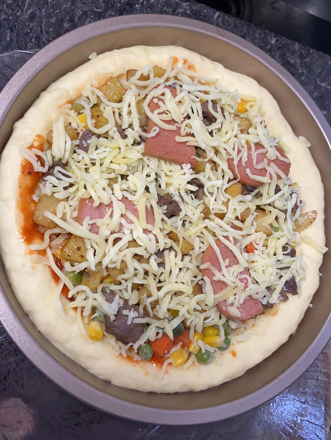 含宣软饼皮做法、自己在家也能做出馅料十足、超拉丝的美味诱人披萨