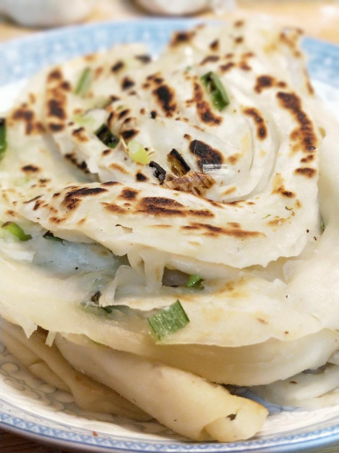 烫面葱花手撕饼