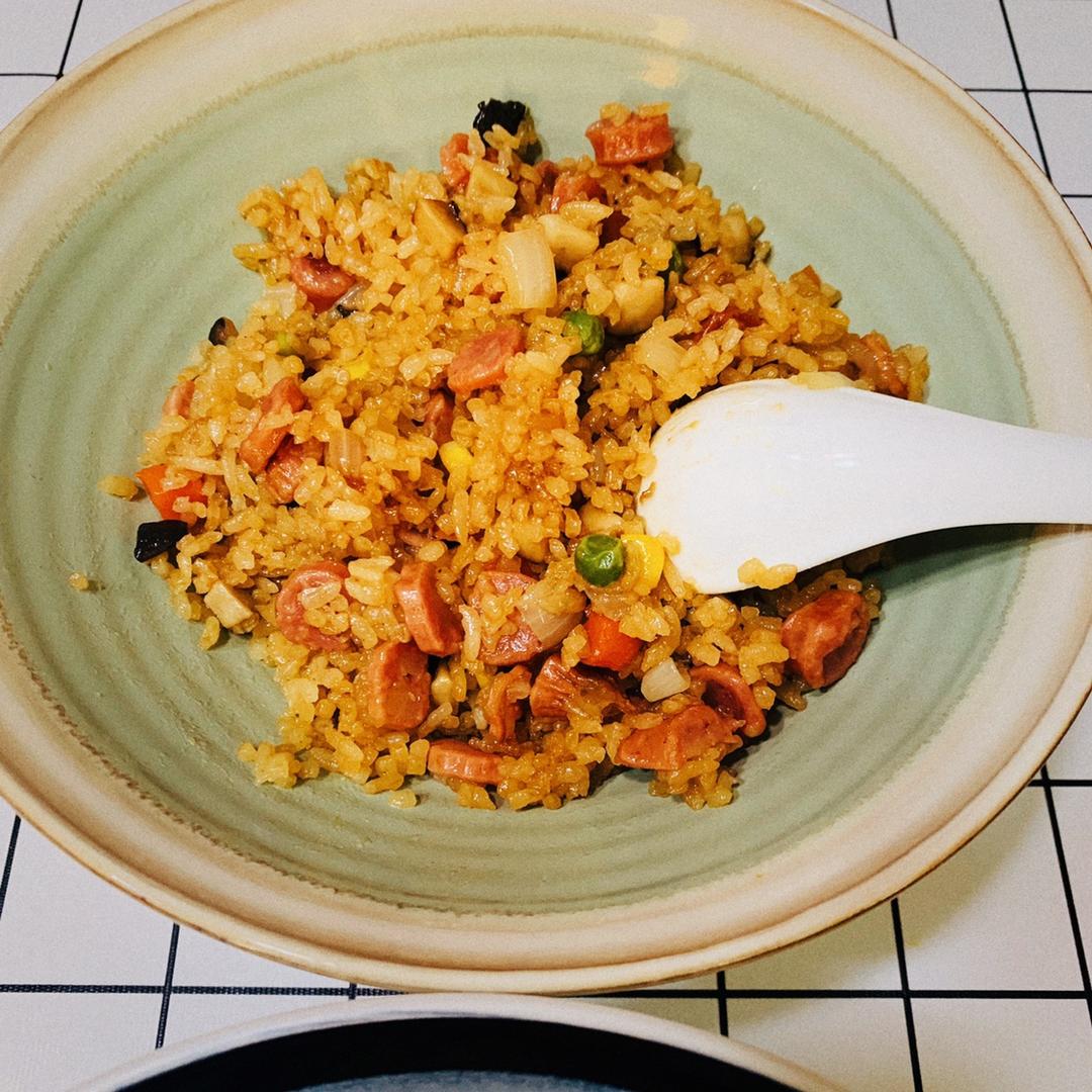 【香菇腊肠焖饭】