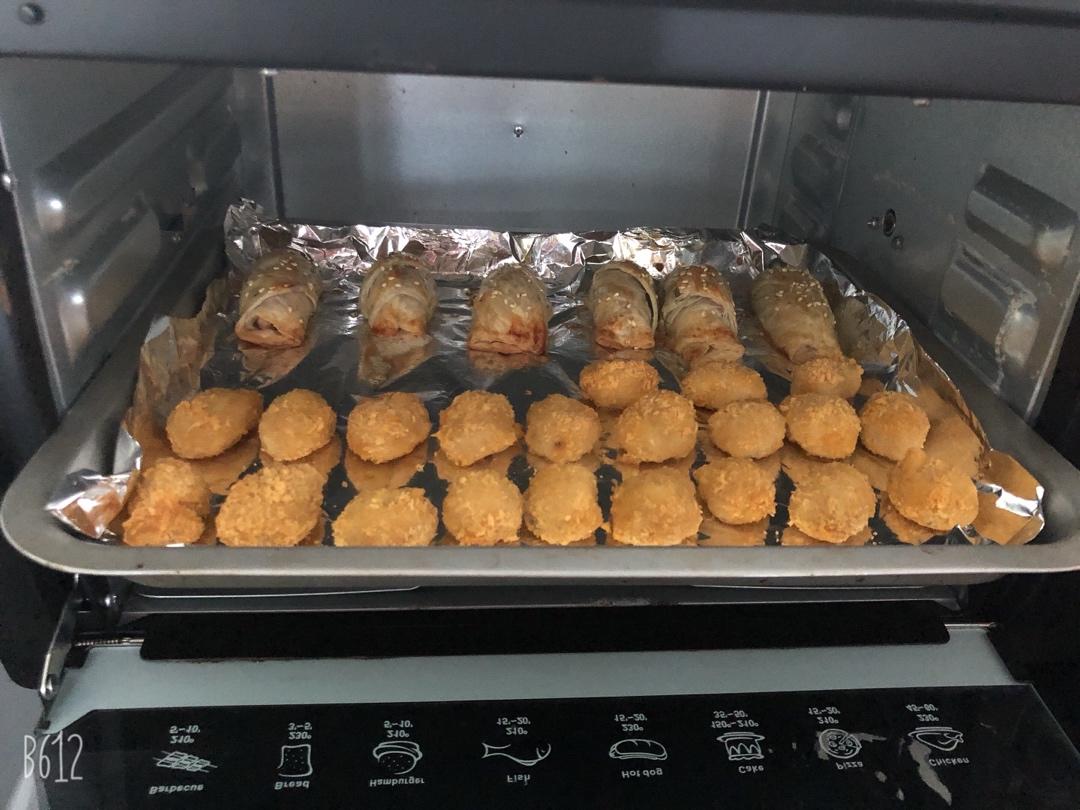 手抓饼包肠仔