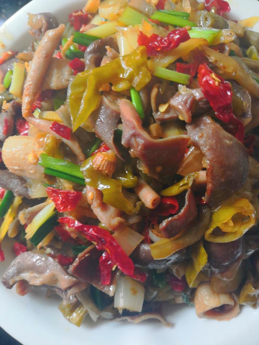 辣椒酸豆角炒鸭杂的做法