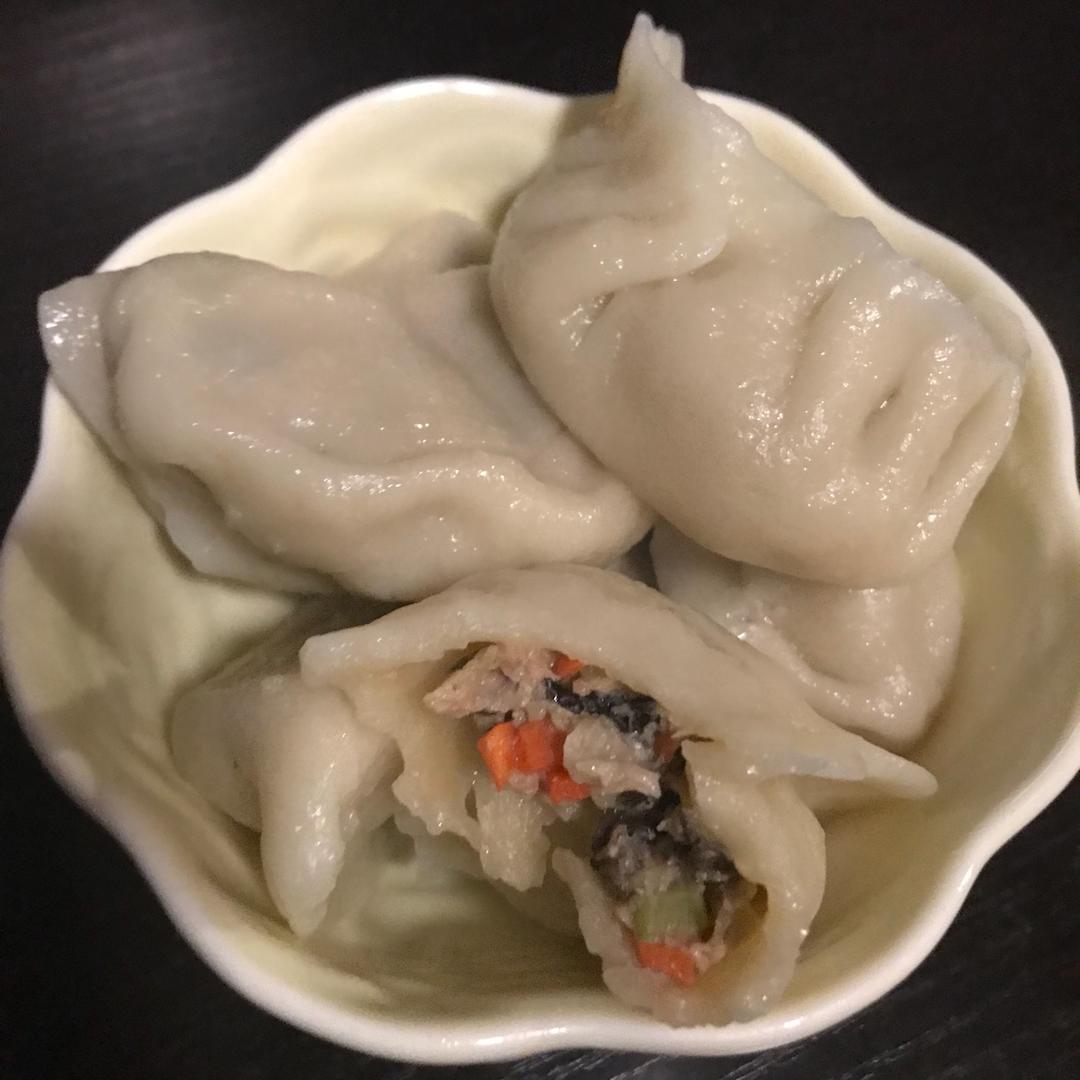 芹菜木耳鲜肉水饺