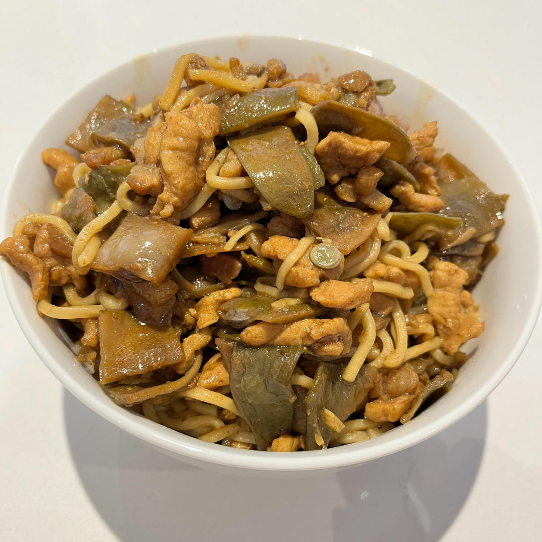 排骨豆角焖面（干、湿两种，这是偏干、劲道的做法）