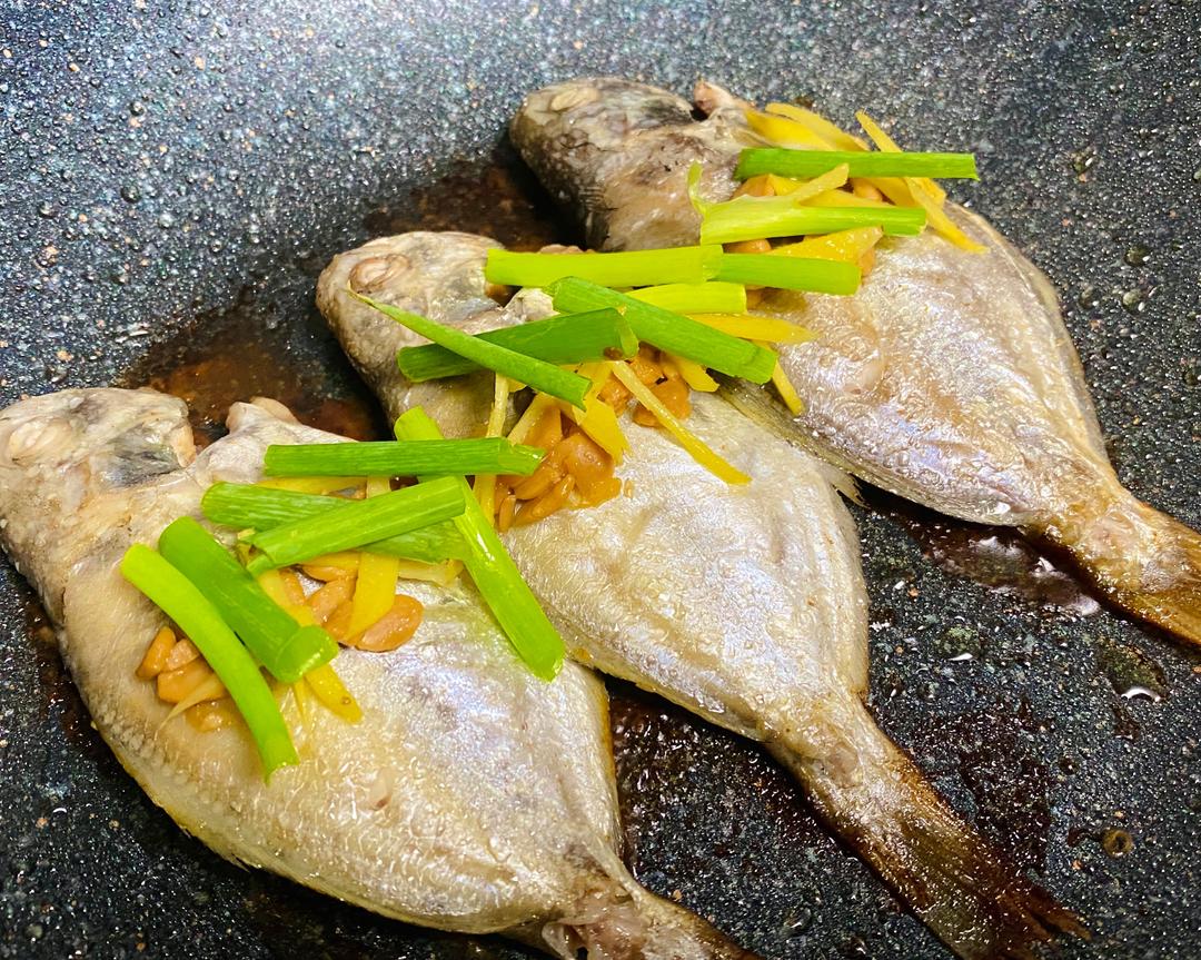 黄豆酱焗南鲳鱼