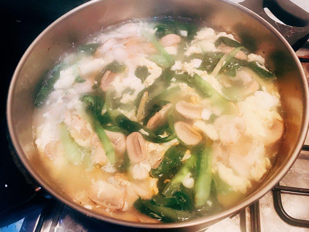 鲜菇豆腐鸡毛菜汤