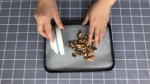 蘑菇核桃香蒜酱酥皮挞的做法 步骤1
