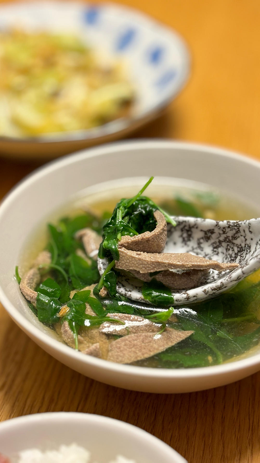 猪肝枸杞芽汤的做法