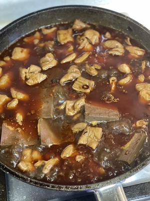 重口味的叠加-臭豆腐肥肠鸭血煲的做法 步骤10