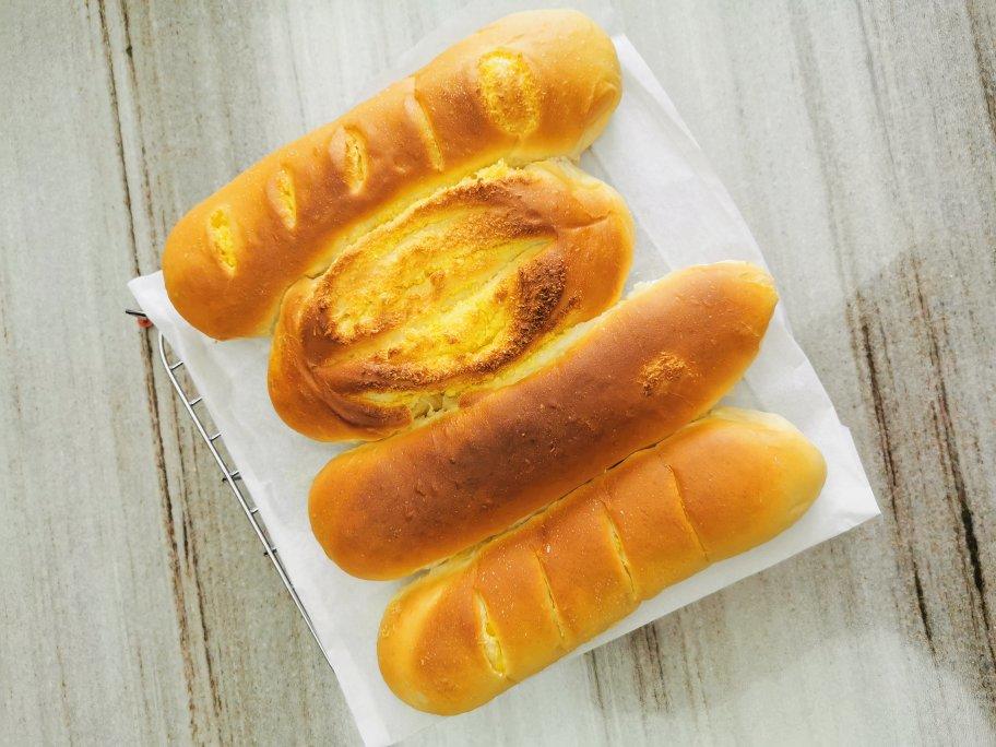 65度汤种椰蓉排包、红豆沙肉松小餐包