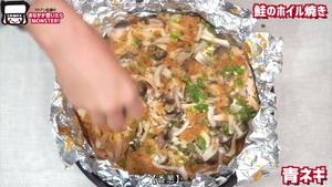 [大胃王佐藤俄罗斯]妈妈的锡纸烤三文鱼的做法 步骤15