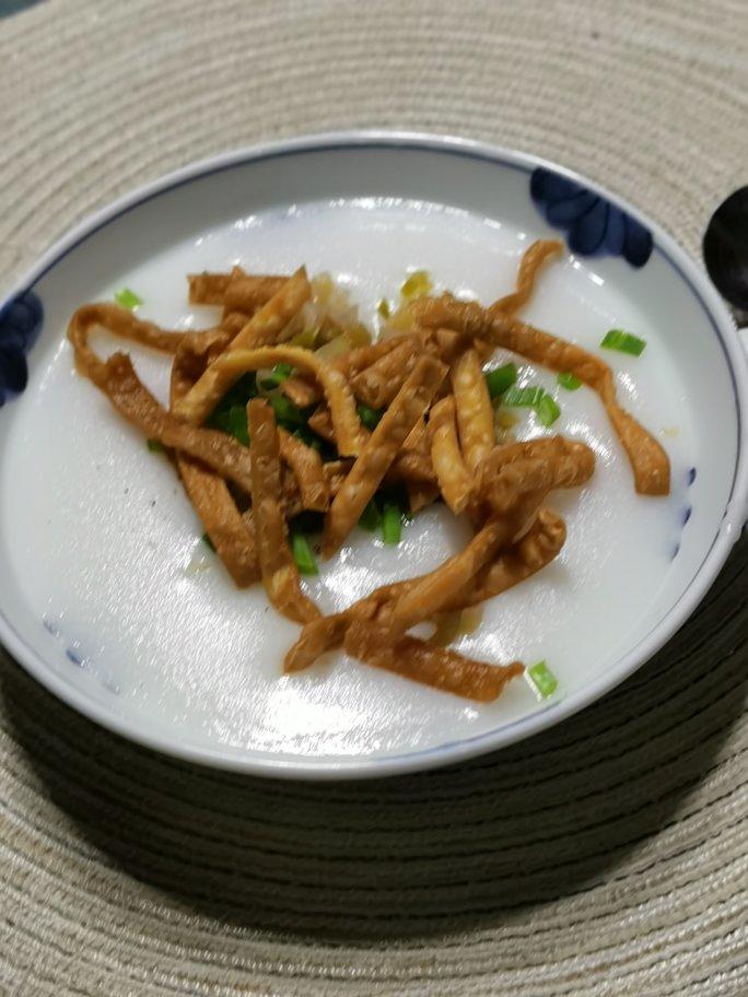 好吃制作简单的油茶，包含馓子做法