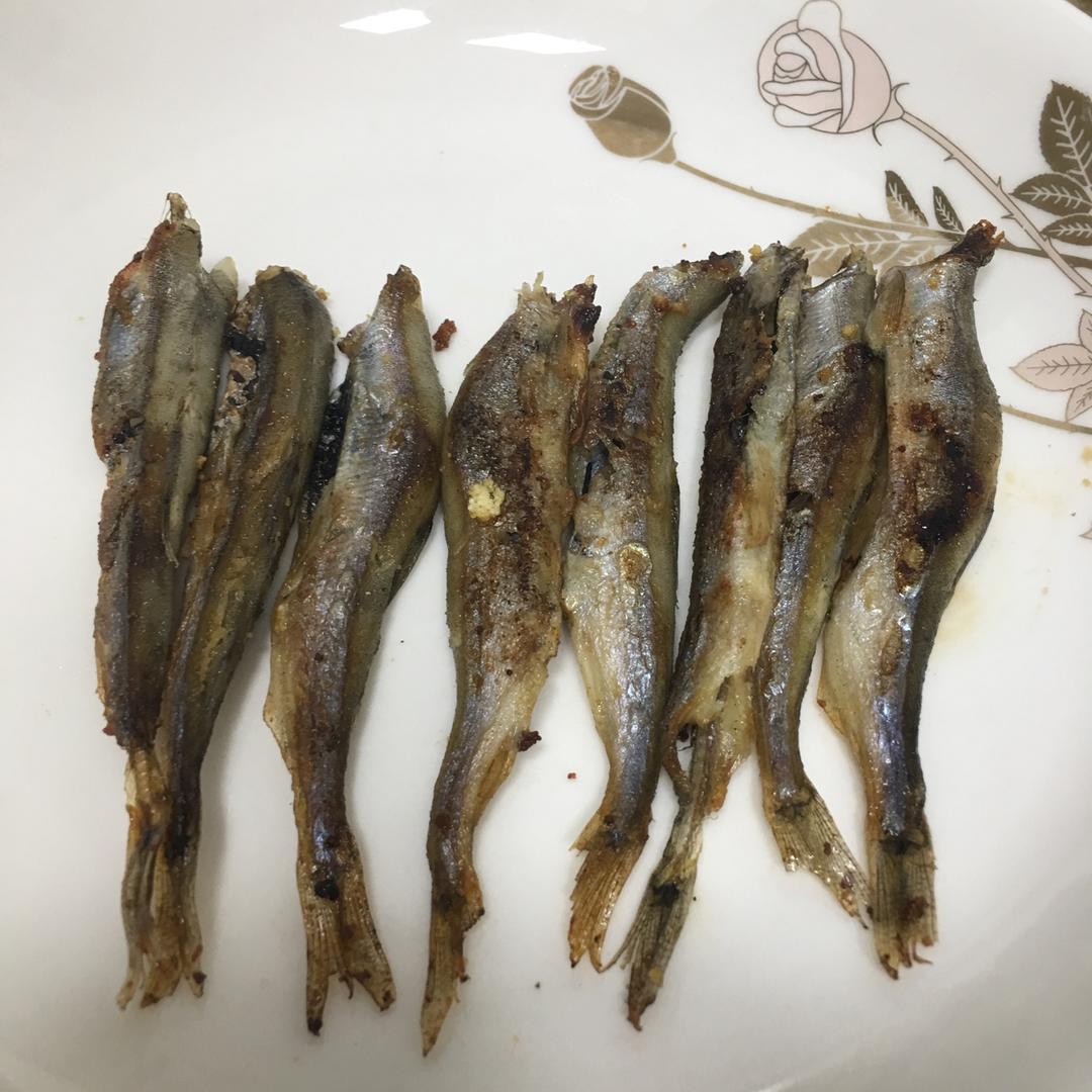 香煎多春鱼