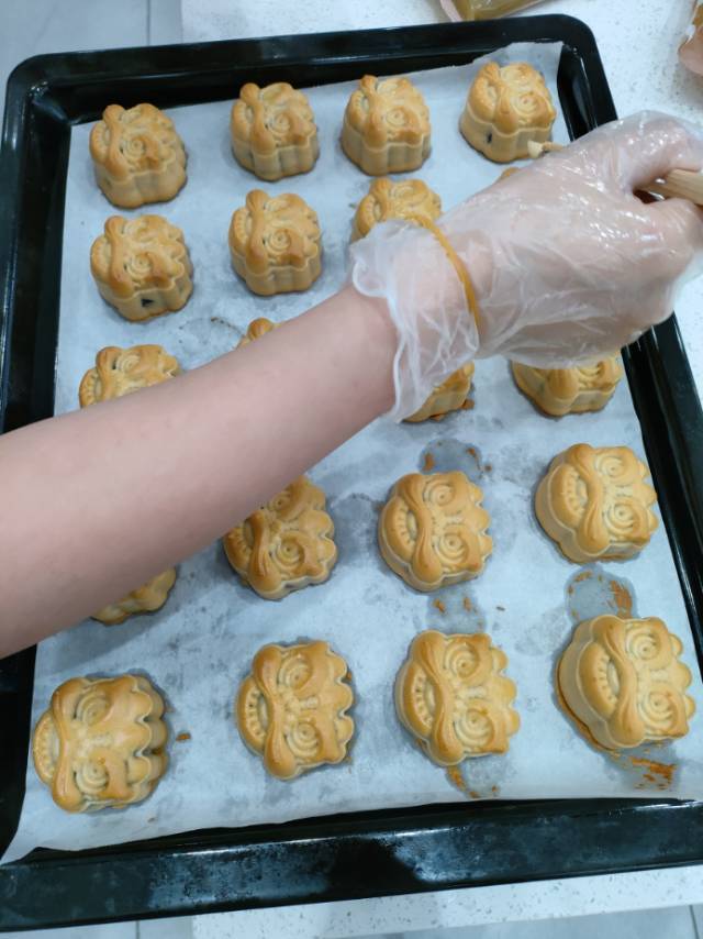 广式月饼—蛋黄莲蓉月饼