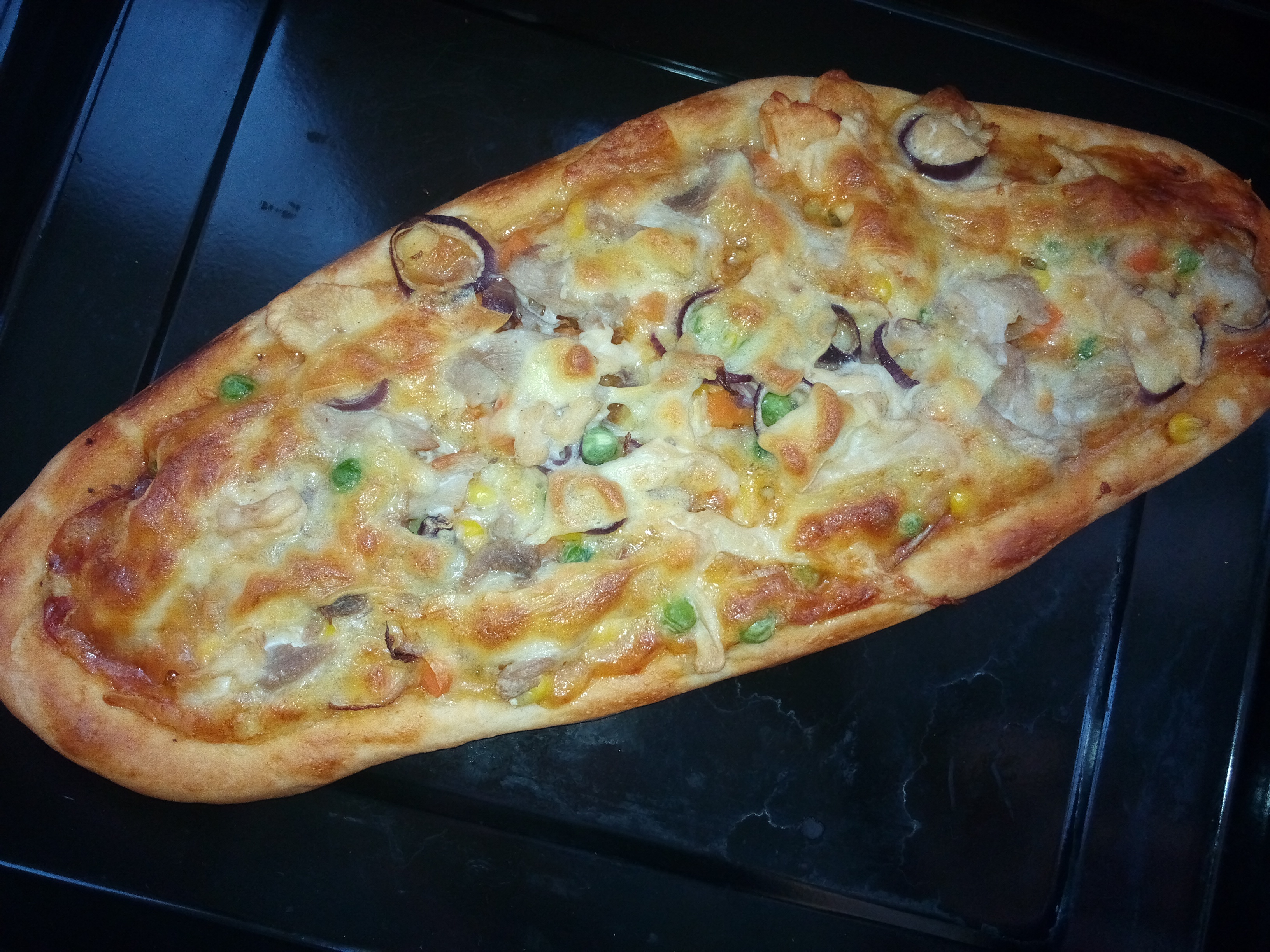 薄饼脆皮火腿pizza