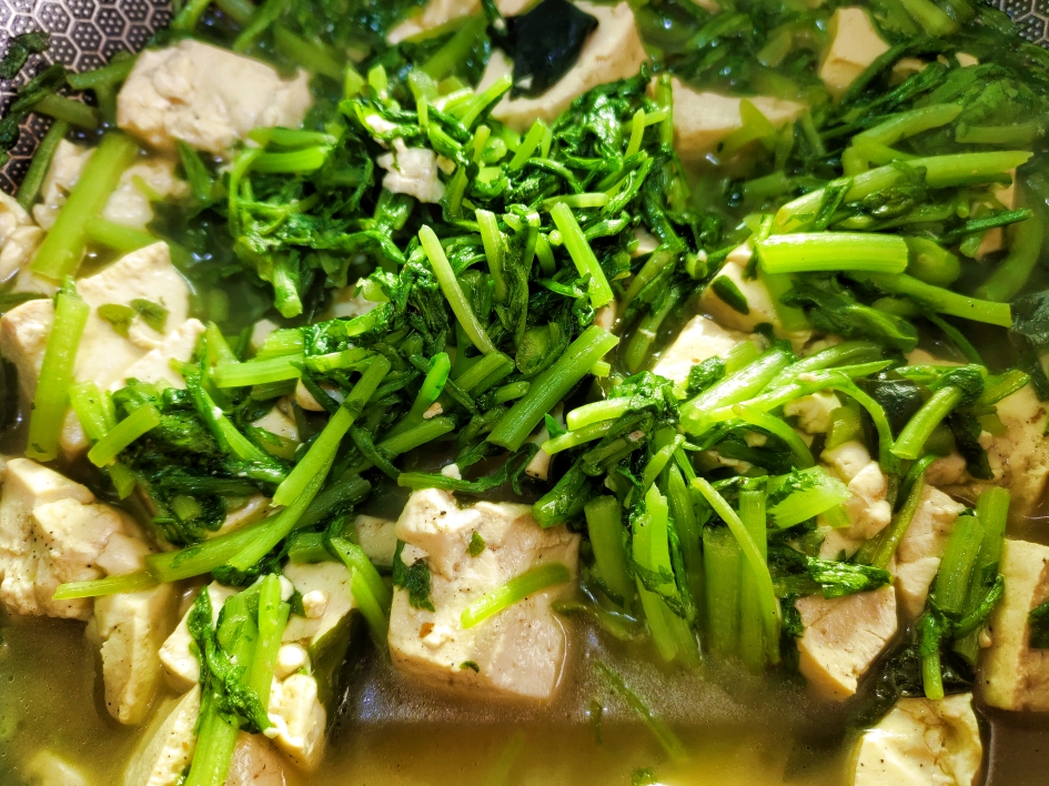 清淡鲜美的豆腐炖茼蒿的做法