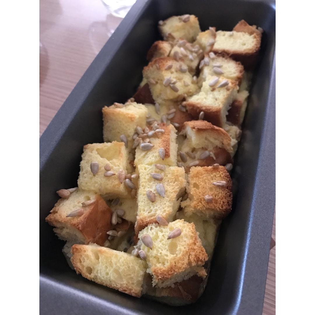 快手早餐面包布丁 | 消耗剩余吐司及淡奶油的好方法