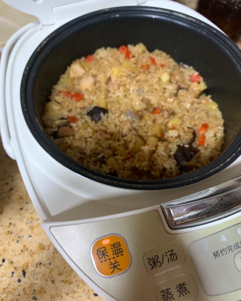 【香菇鸡肉焖饭】