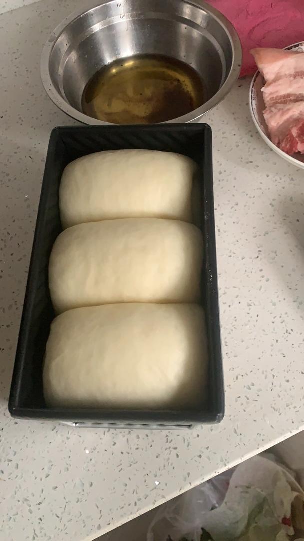 两条超级软的甜甜吐司