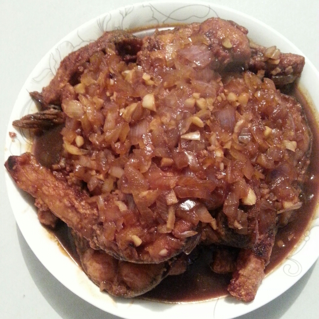 爆鱼。又叫熏鱼。