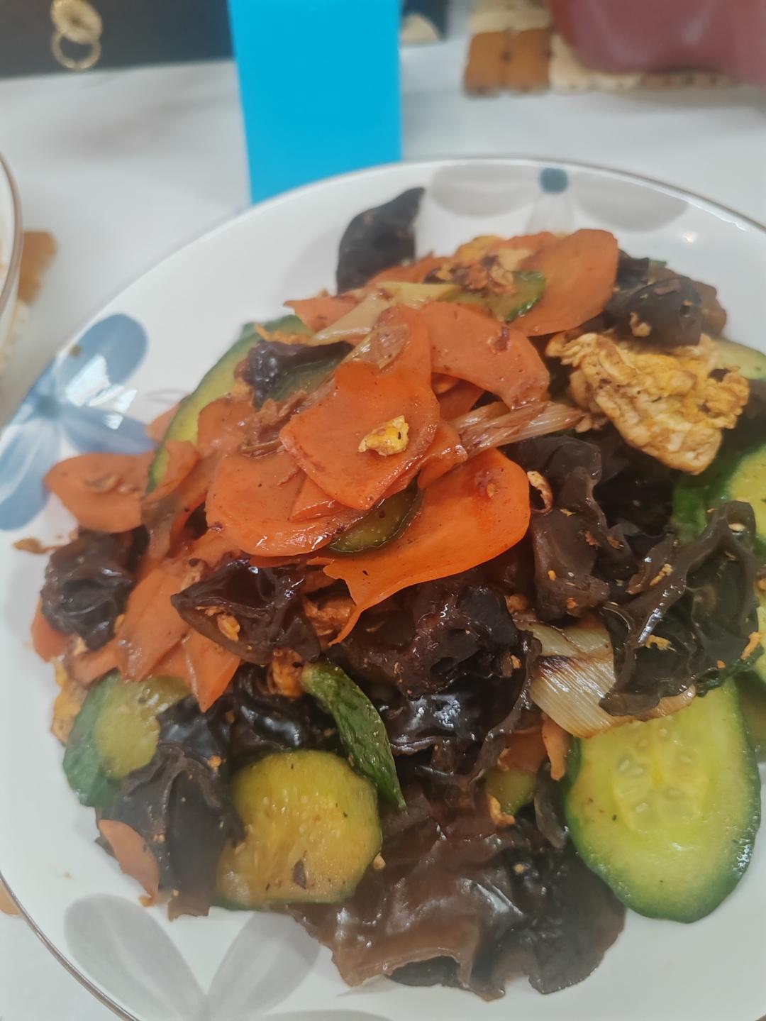 黄瓜木耳炒鸡蛋