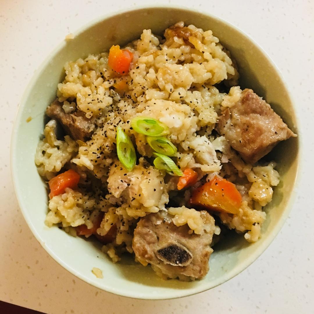 芋头排骨焖饭—有饭有肉有菜一人食