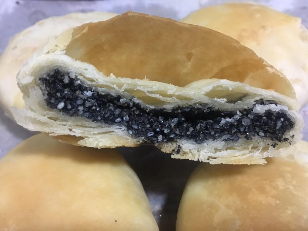 黑芝麻酥（ Black Sesame Beijing Pastie)