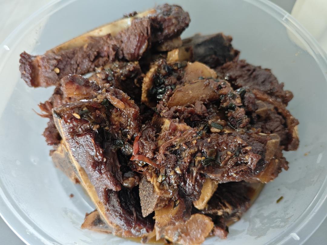 色香味俱全的～酱牛脊骨（电饭锅版）