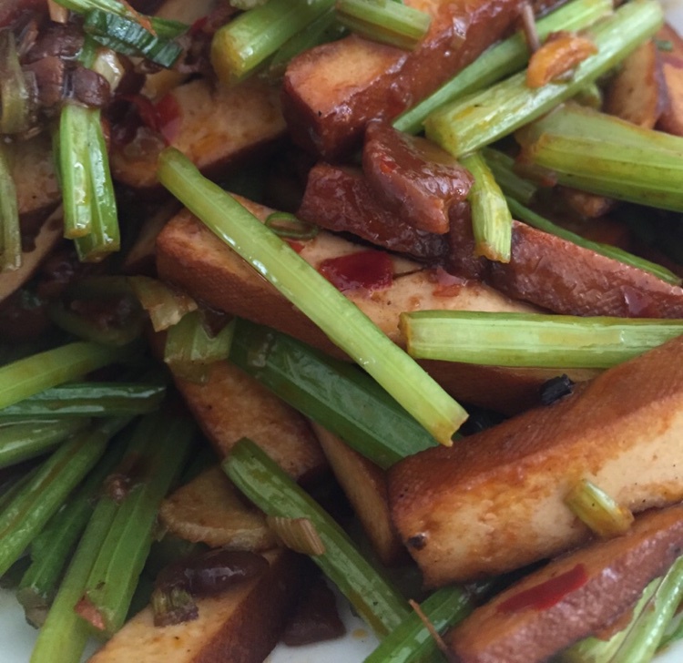 小芹菜炒香干