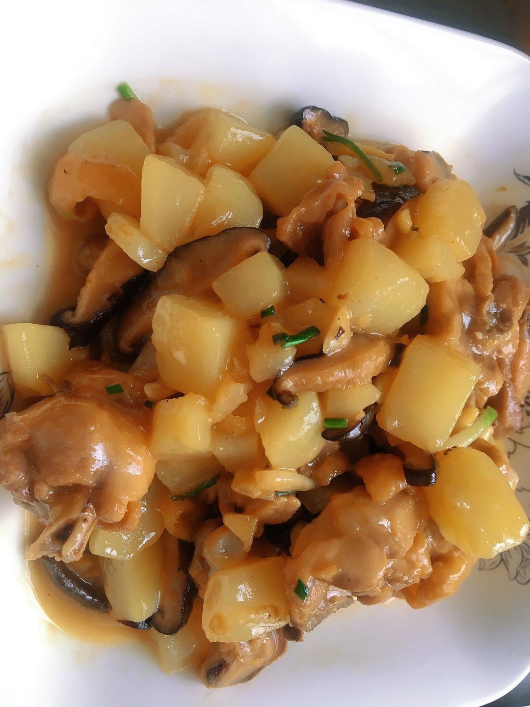 香菇土豆炒鸡腿肉的做法