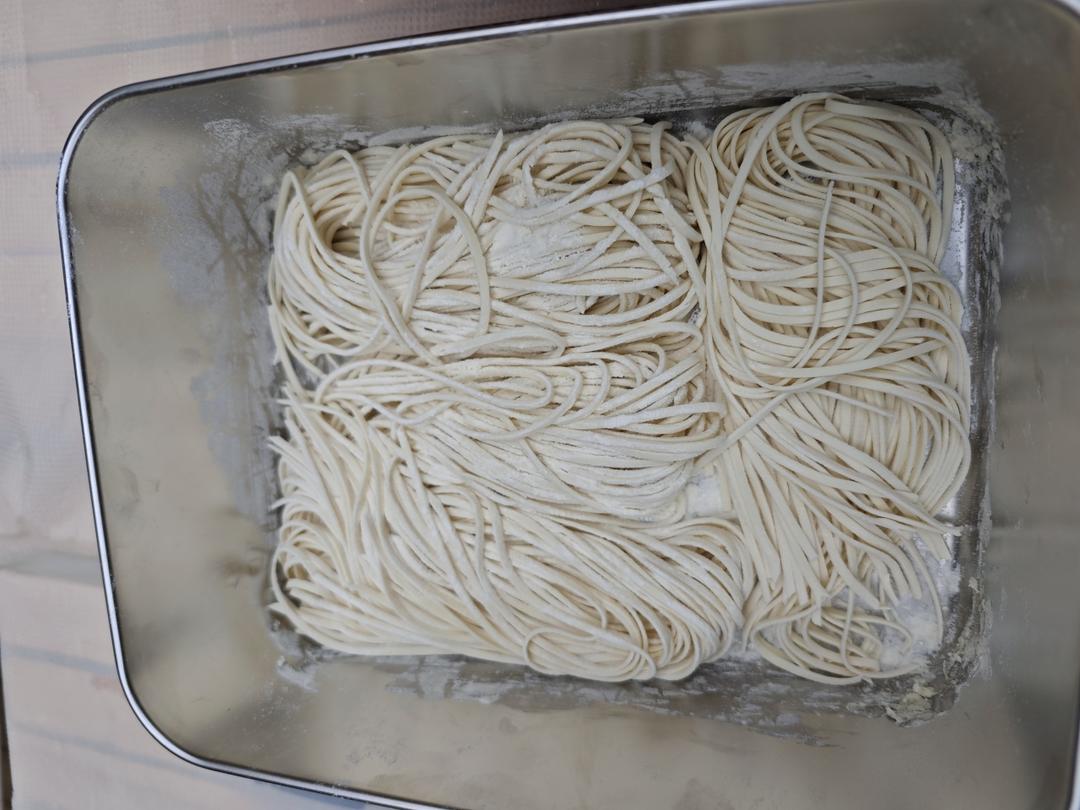 自制劲道的高筋面条（压面机）